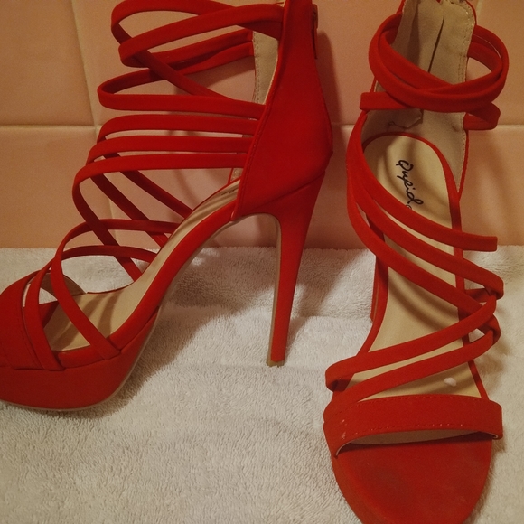 Qupid Strappy Red stilettos - Picture 3 of 8